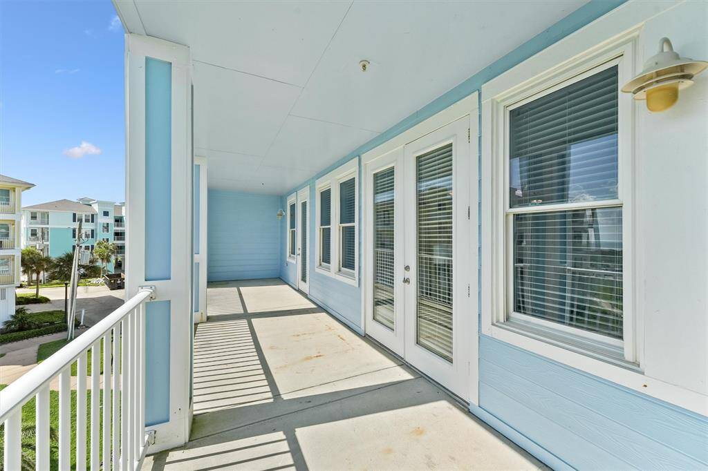 Step outside with ease through the expansive glass doors, which offer a seamless transition to the outdoors. This feature enhances your connection to the surrounding environment, perfect for enjoying fresh air.