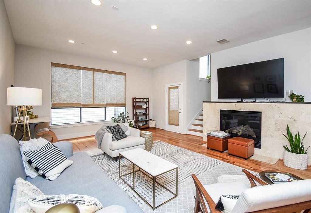 Gaslog fireplace. Plenty of wall space to fit your large TV needs!