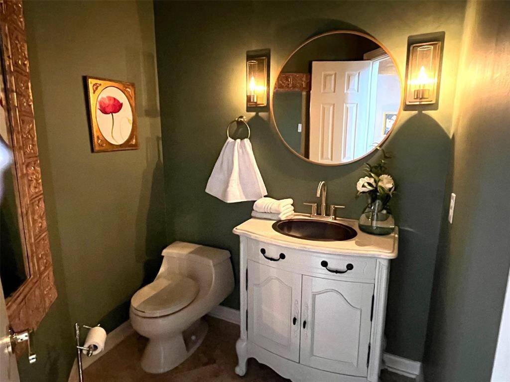 Convenient half bath located just off the foyer.