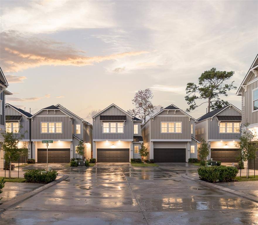 Welcome to Pine Oak Heights - another beautiful gated community by Farb Homes with interior streets, private driveways, exterior photocell lighting and goregous landscaping.