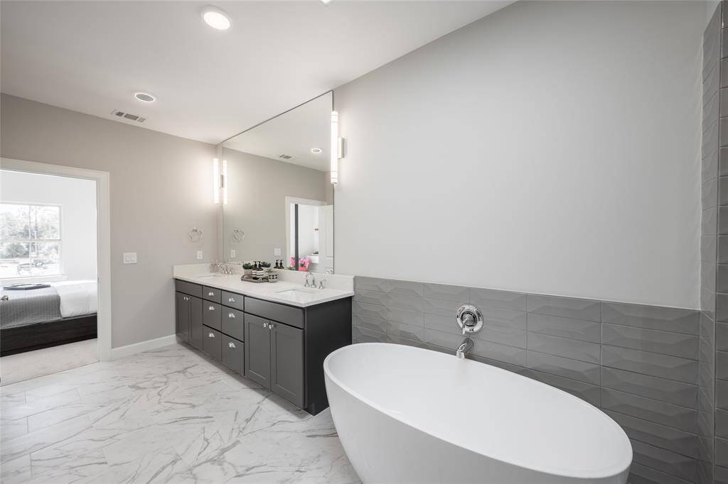 Another view of the primary bath.