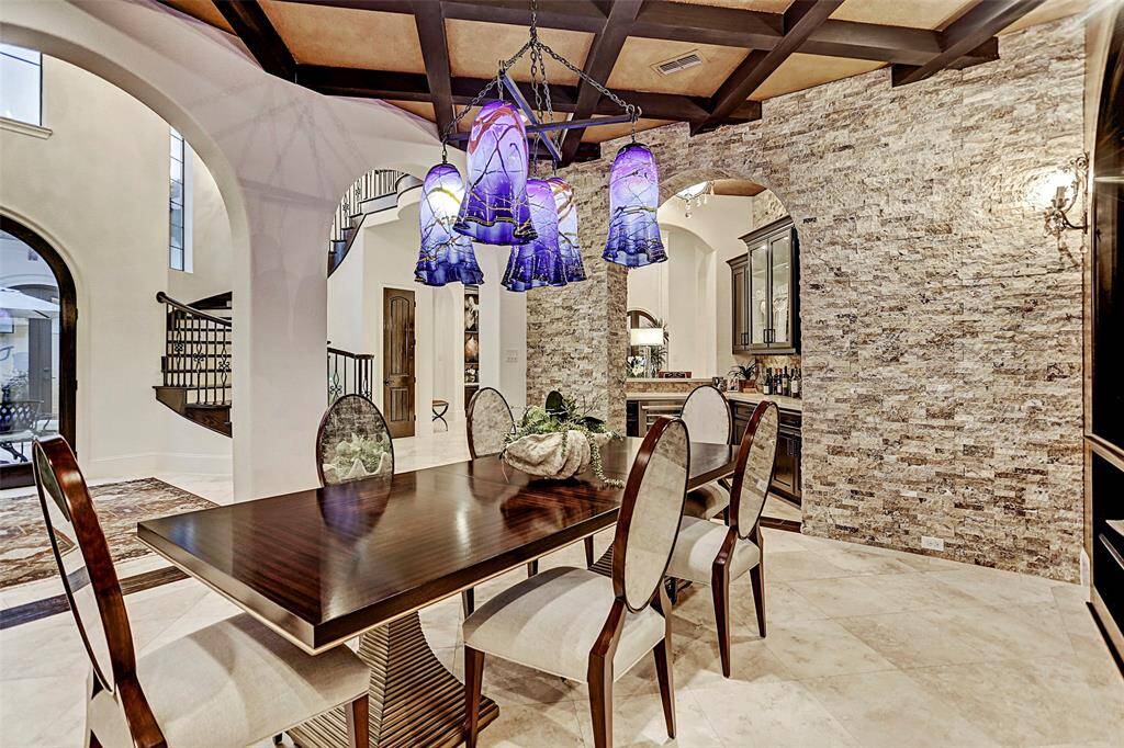 Formal Dining | Your guests will be in awe of the sleek sophisticated ambiance whether you are hosting a small dinner party or a VIP soiree.