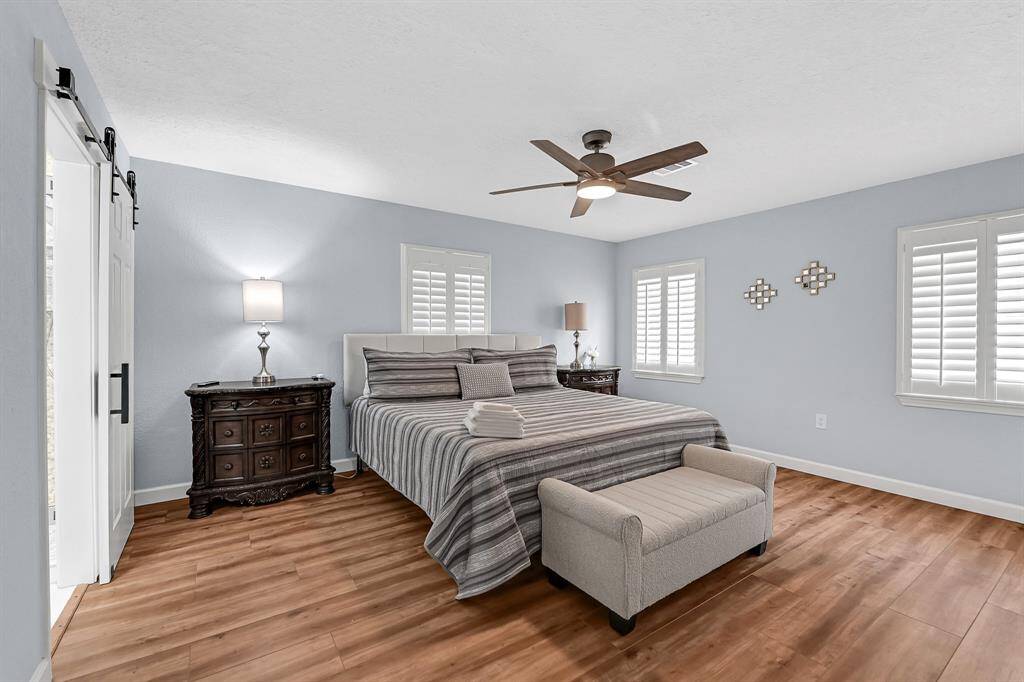 Primary bedroom King size bed with insuite