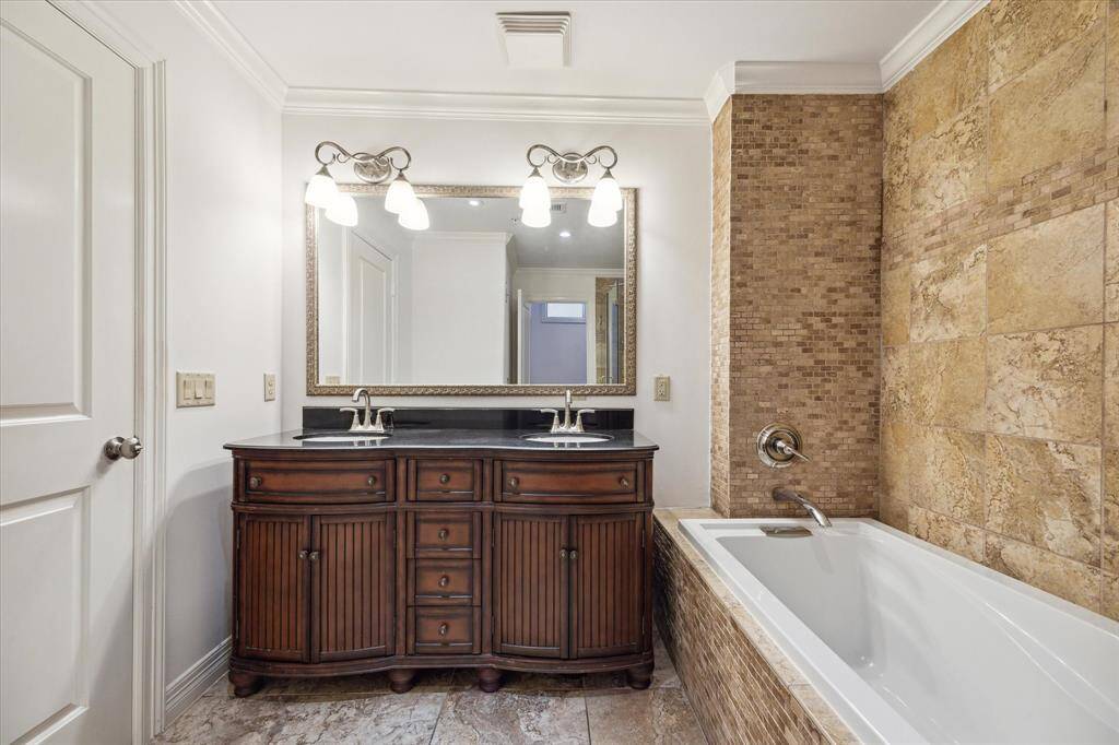 Upstairs guest, or multi-purpose living space. Has accompanying full bath.