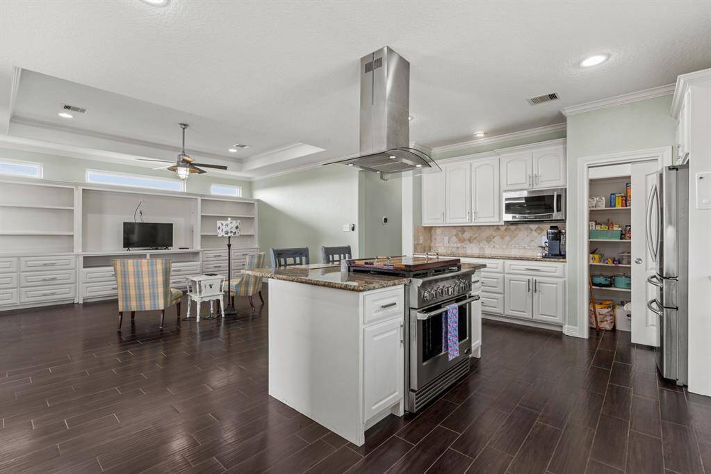 Stainless appliances, granite countertops and neutral backsplash.