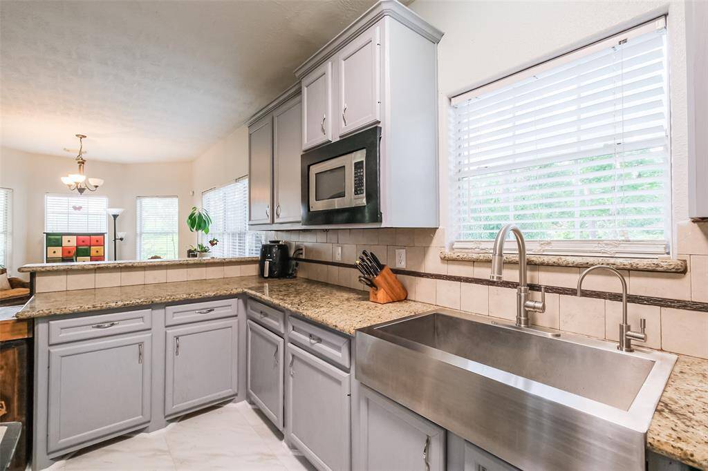 Stainless steel farmhouse sink