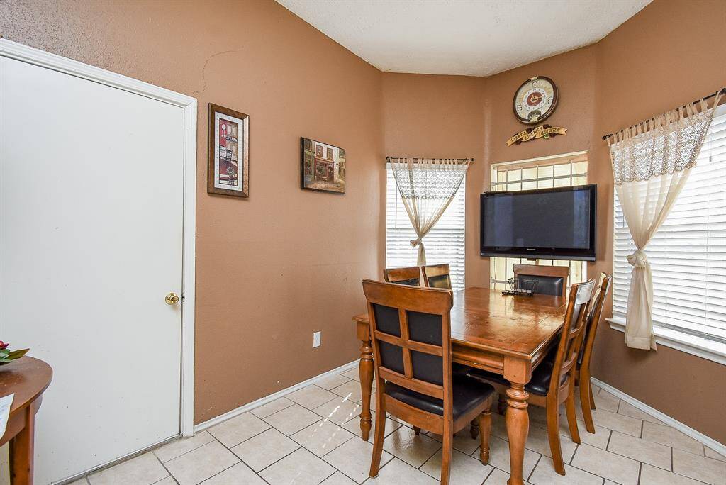 The cozy breakfast/casual dining nook in the kitchen welcomes sizeable seating and accents, lit by great natural light.