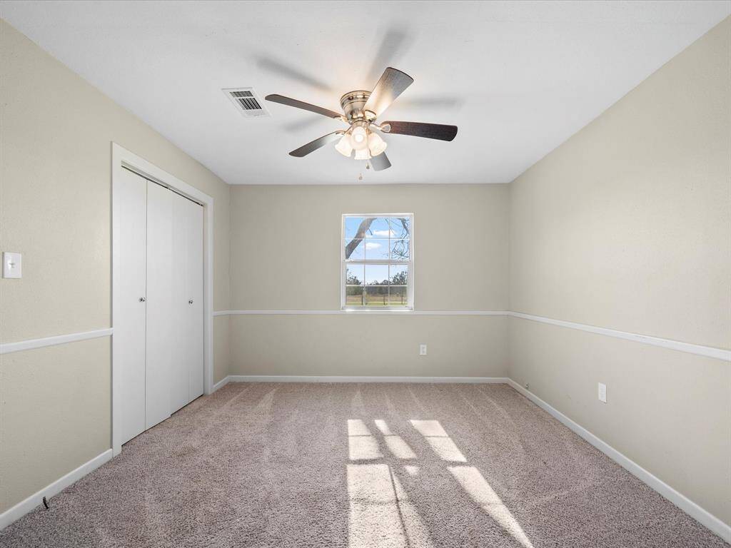 Split room with closet (previous picture)