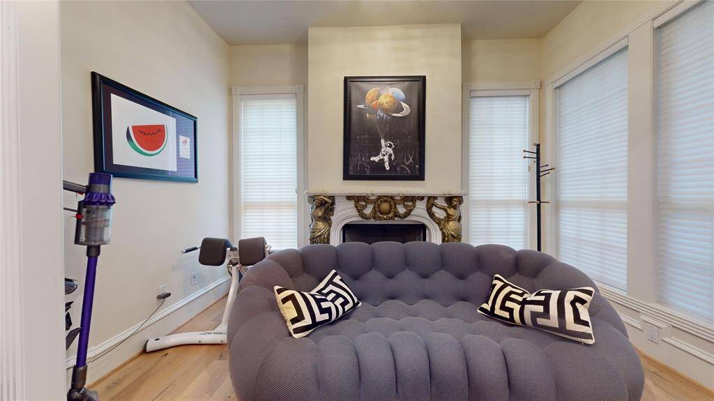 Sitting area and fireplace