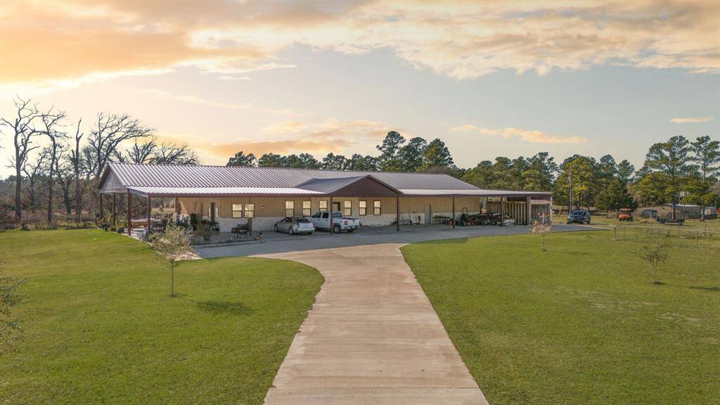 Welcome to this spacious Barndo on a hill in Huntsville Texas