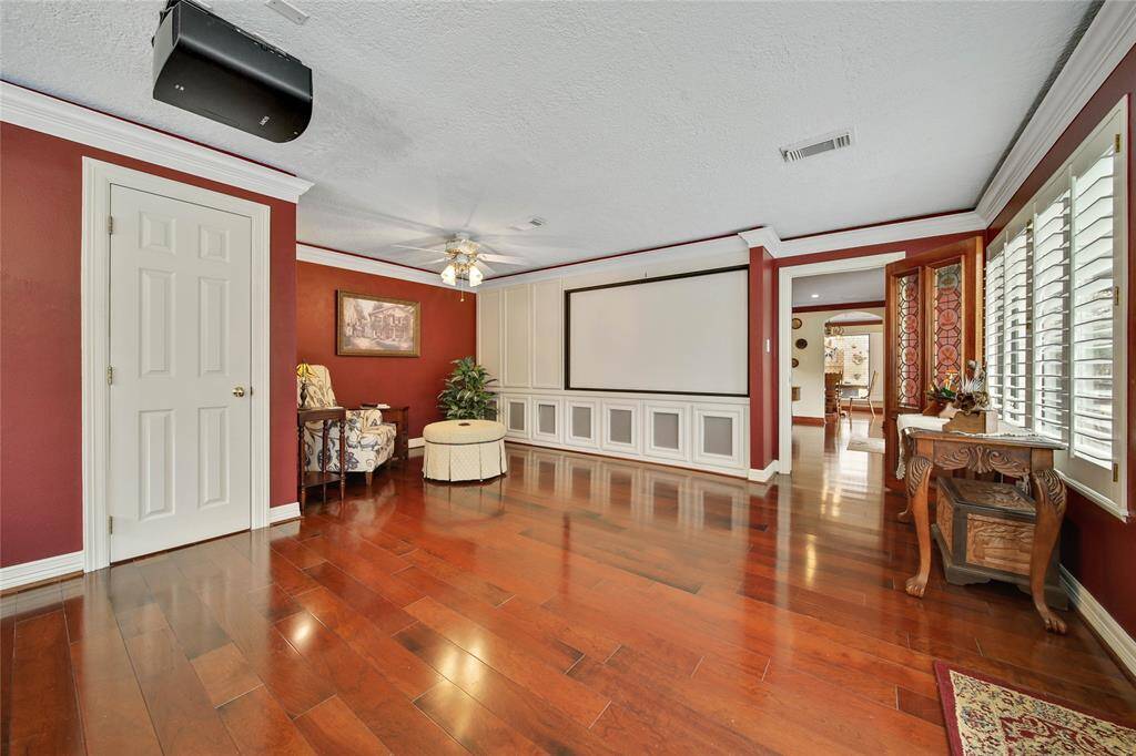 Lots of room for additional seating, bean bag chairs and popcorn! That door to the left leads to the half bath. Wify lighting, crown molding and rope lighting accent this fun room. All those pool side windows bring in great natural lighting!