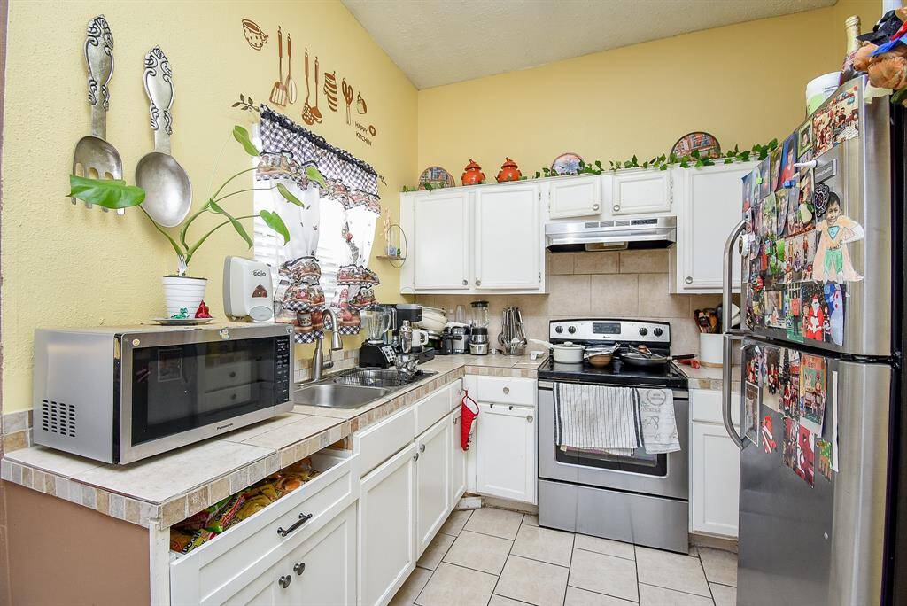 The roomy kitchen is lined, up and down, with lots of cabinet/drawer space.