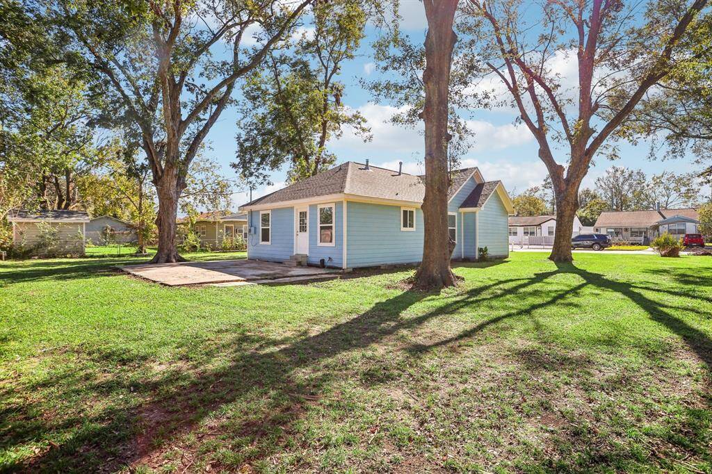 Huge lot with 12,000 sqft lot!