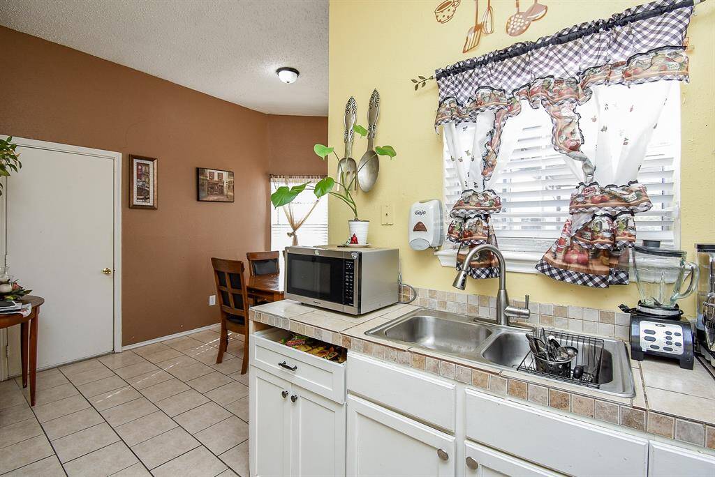 A good-sized kitchen window is always a happy plus!