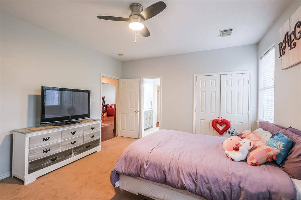 Upstairs bedroom 2