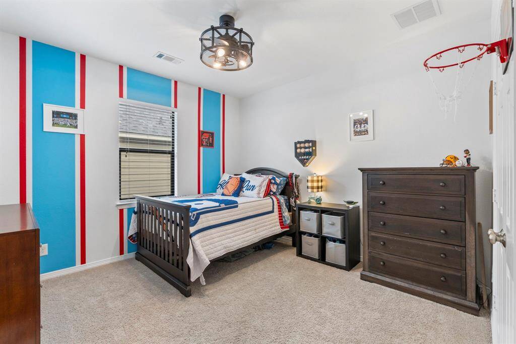 Large bedroom 3