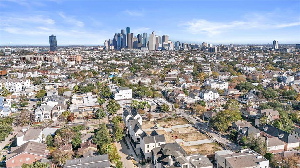 Close Proximity to Downtown
