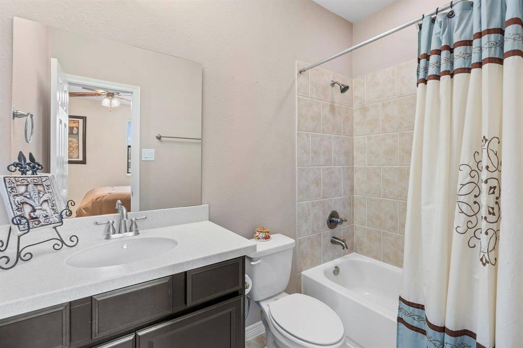 Bedroom 4 private bathroom
