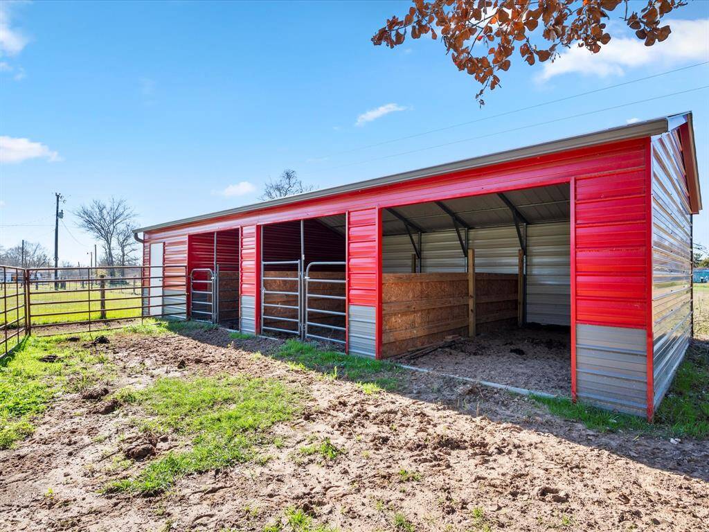 Red Barn is new, perfect for extra space or animals
