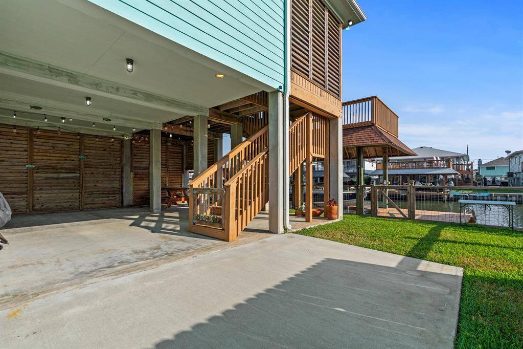 Stairs under the home, prefect you from the rain and the sun.