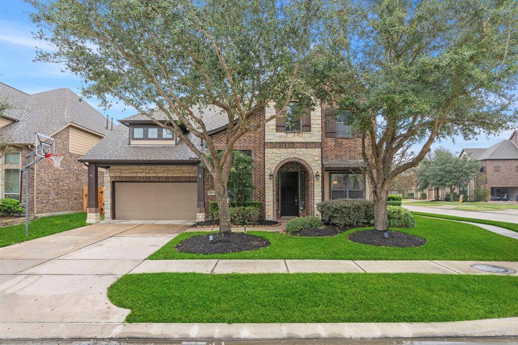 Welcome home to an entertainers dream!