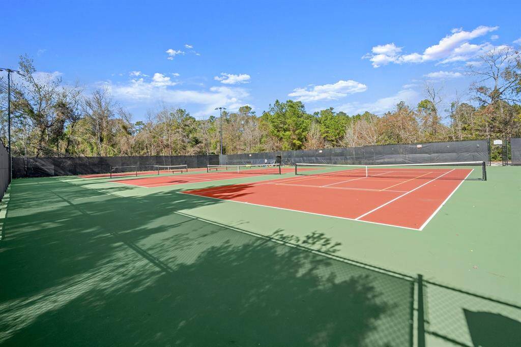 Tennis and pickle ball courts nearby!