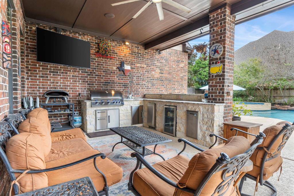 Covered back patio with outdoor kitchen