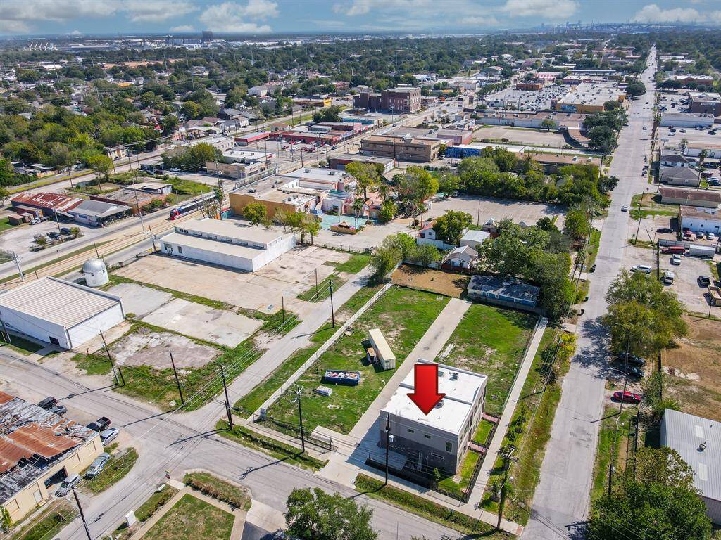 East view looking down historic Harrisburg Boulevard with Metro Rail!