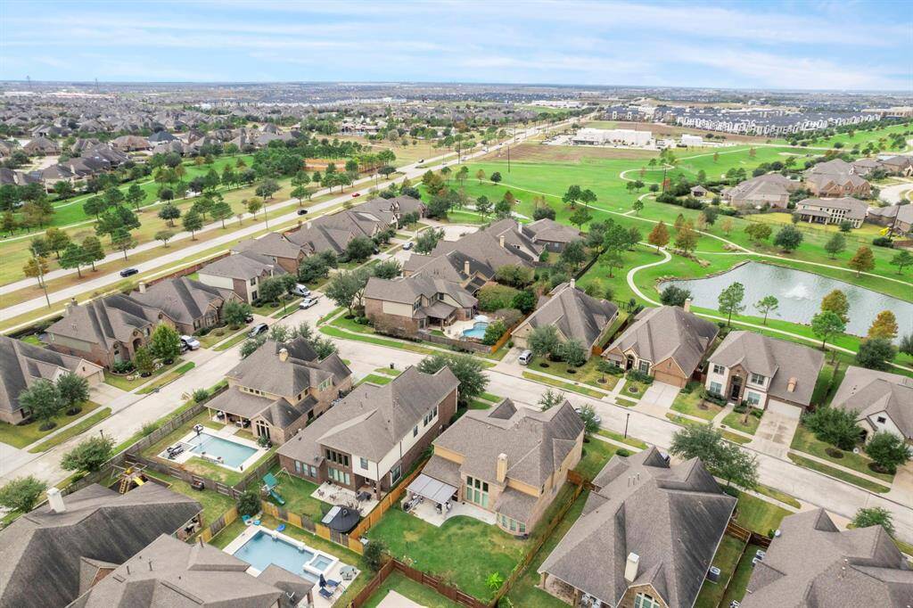 Walking paths leading to one of the many neighborhood lakes.