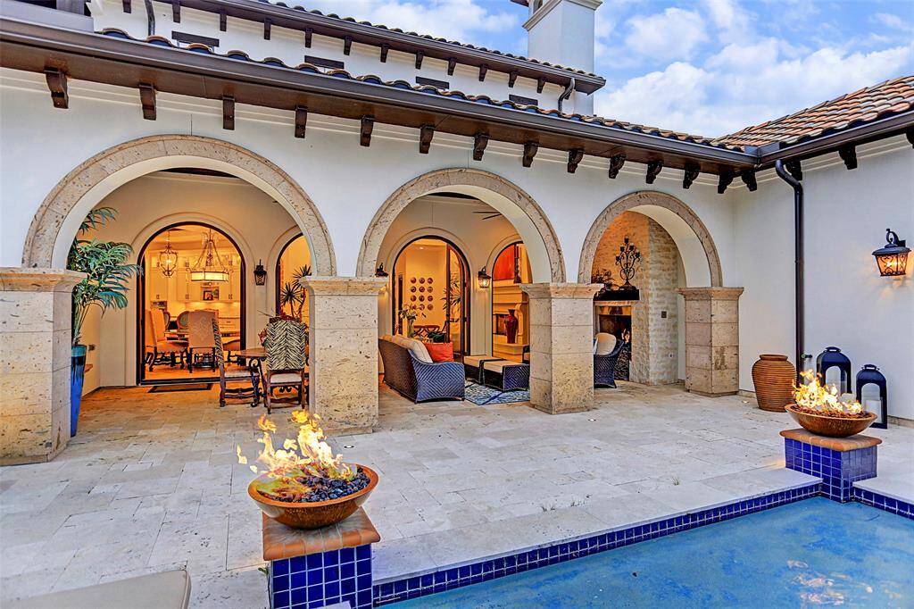 Tropical Backyard Paradise | Escape to your tropical backyard paradise which rivals any five star resort