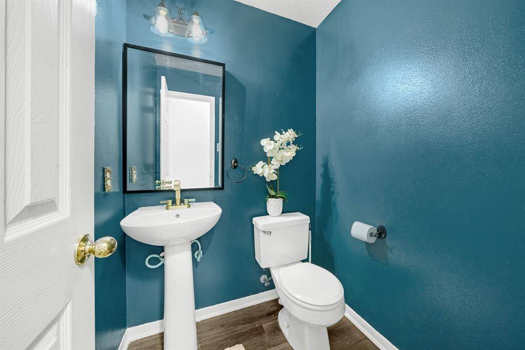 Downstairs 1/2 bath