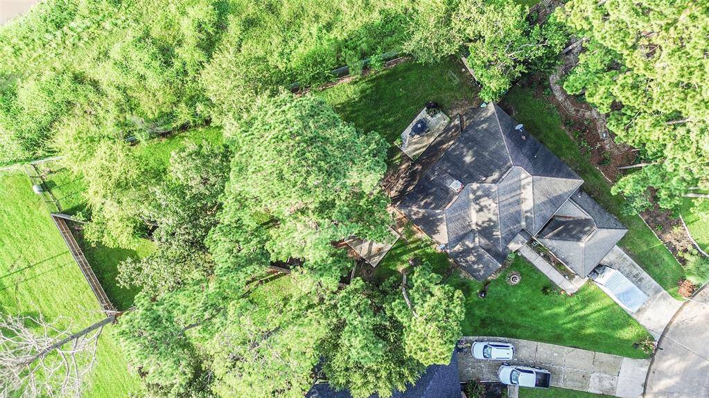 One of the largest lots in Deerpointe