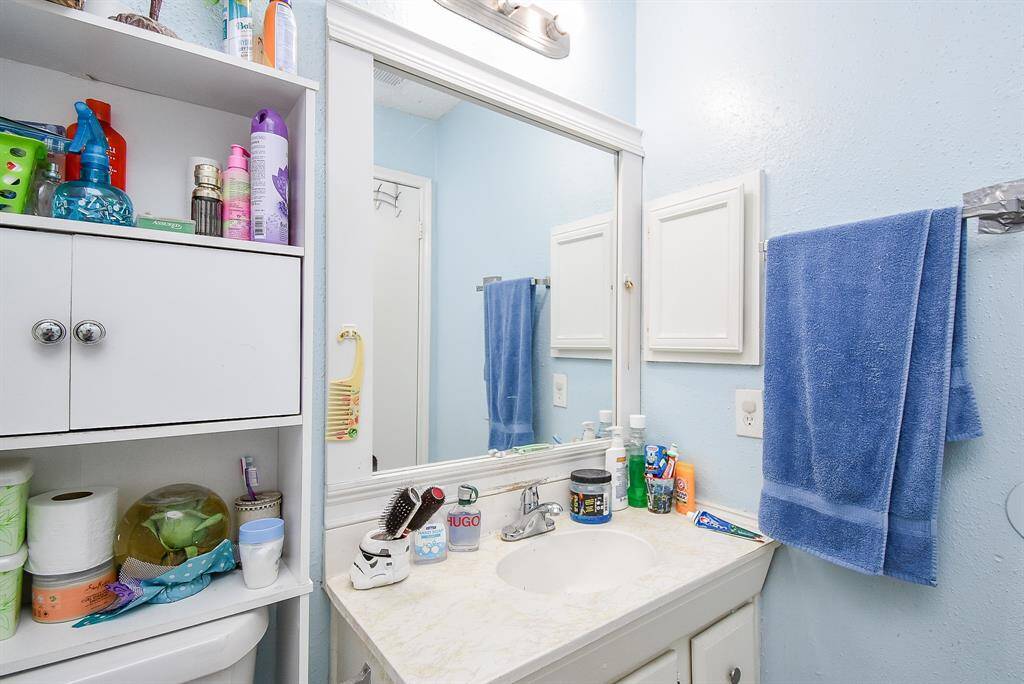 Here's the compact half-bath.