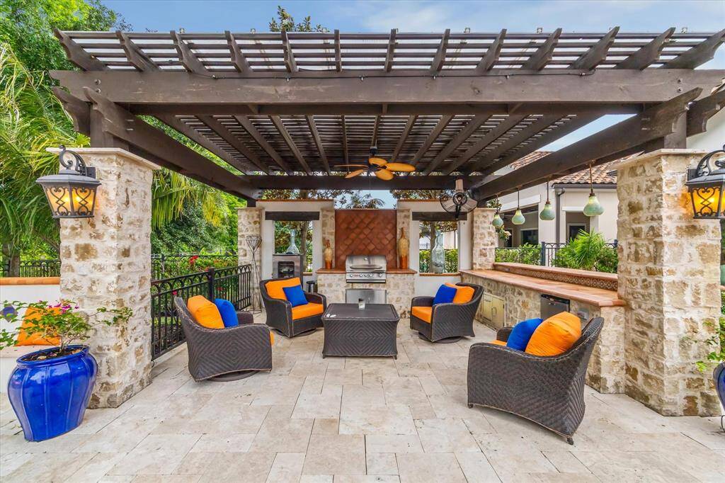 The Lanaii with Summer Kitchen and built in grill are Perfect for family cook outs.