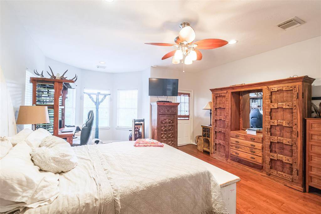 Primary bedroom with door leading out to the backyard
