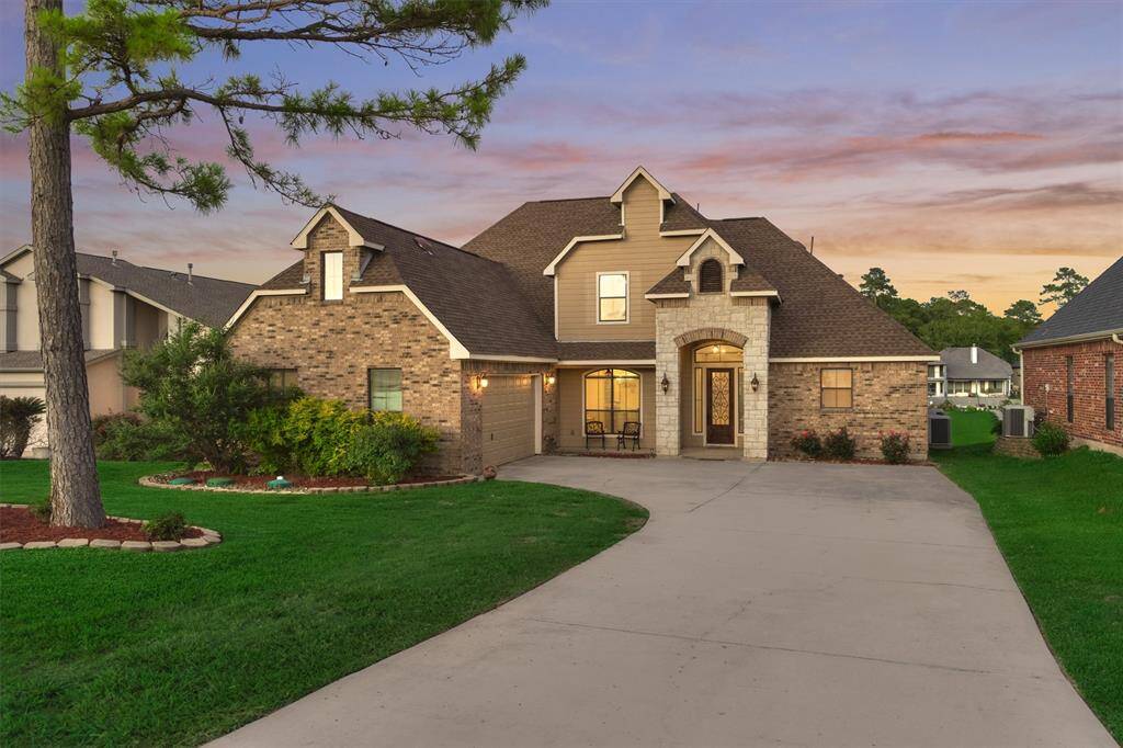 Welcome to Seashell Circle in the gated community of Grand Harbor.