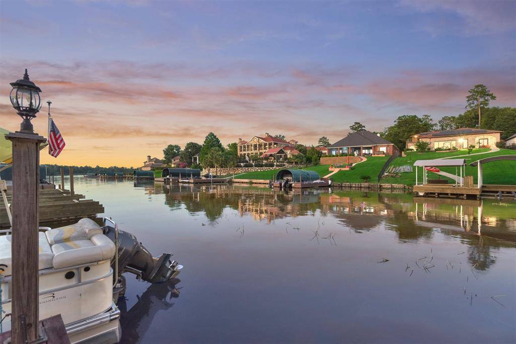 This quiet cove is just a short ride to open water.