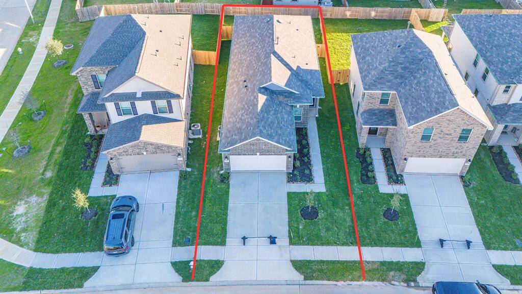 This home sits on a large lot with ample yard space in front and the back, lush landscaping and a well-maintained yard.