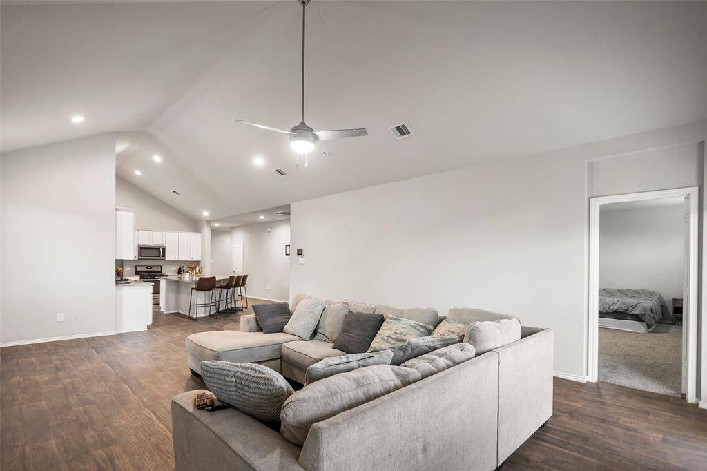 Don’t miss the Covered Patio and fenced backyard for entertaining friends and family. Don't miss the neighborhood Clubhouse, Pool, and Play Area! Easy access to 99, FM 1314, FM 1485, and I69. Shopping & entertainment can be found close by at Valley Ranch and Kingwood. Also convenient to Bush IAH. New Caney ISD. Don't wait! Call for your private tour today!