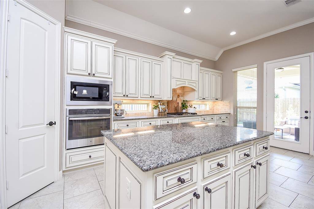 Center island is the perfect buffet setup. It provides full storage options with drawers and reach through cabinets below.