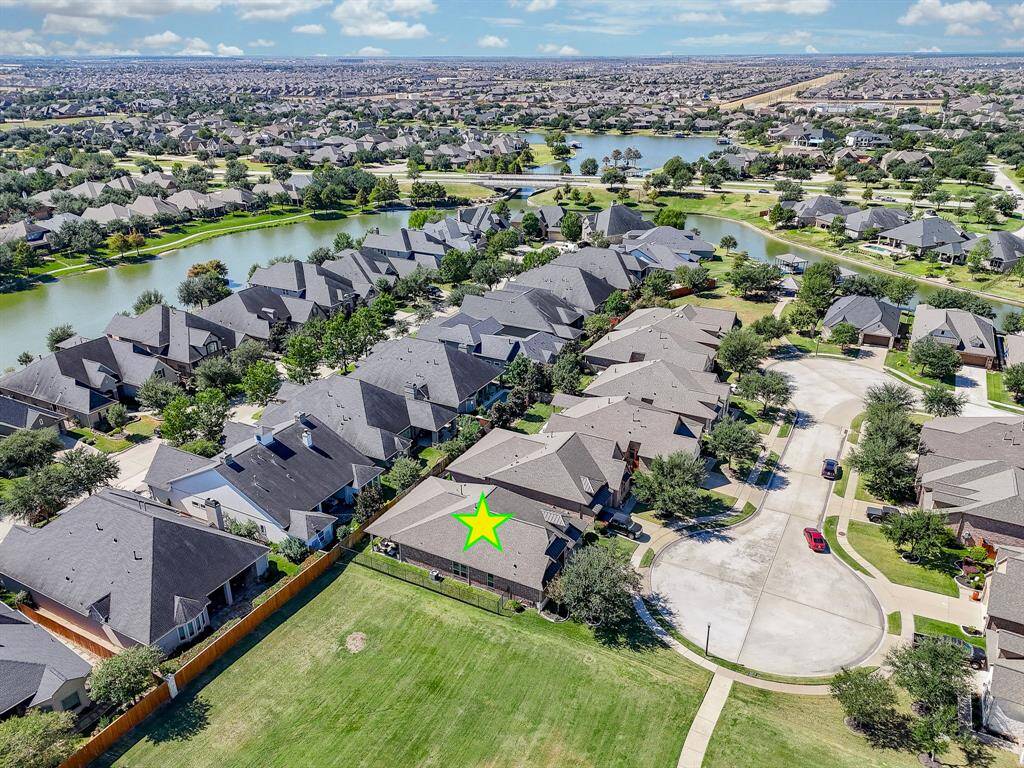 Final look at your easy to maintain personal yard space with direct access to manicured neighborhood park.