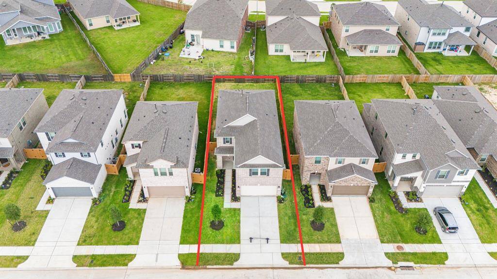 Amazing aerial shot of this gorgeous KB Home home situated on a large lot with lush landscaping and well manicured lawn.