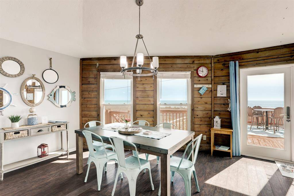 DINING AREA HAS TWO HUGE WINDOWS THAT OFFER A BREATHTAKING VIEW OF THE OCEAN AND HAS DIRECT ACCESS TO THE HUGE DECK OUTSIDE.