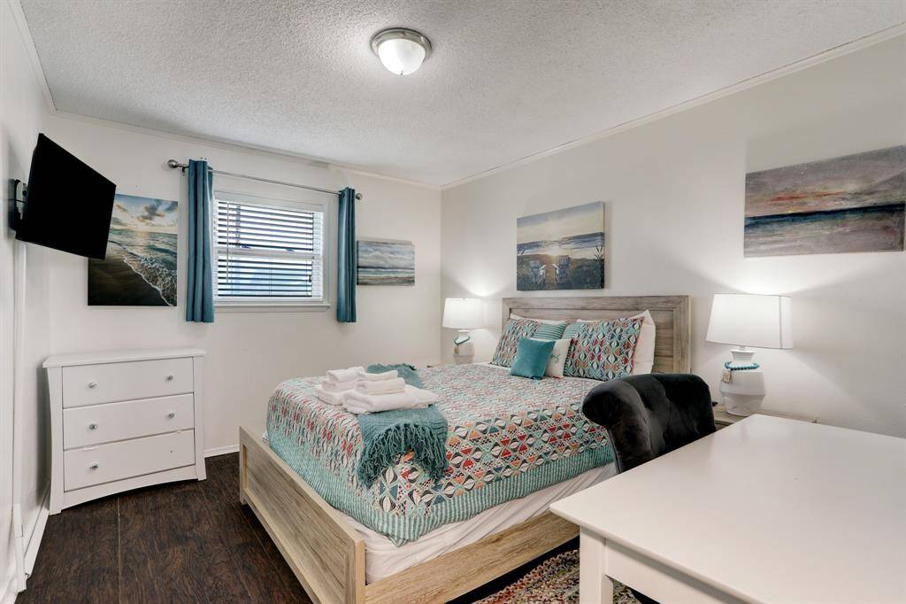 SPACIOUS PRIMARY BEDROOM OFFERS HIGH CEILINGS AND BEAUTIFUL FLOORING.