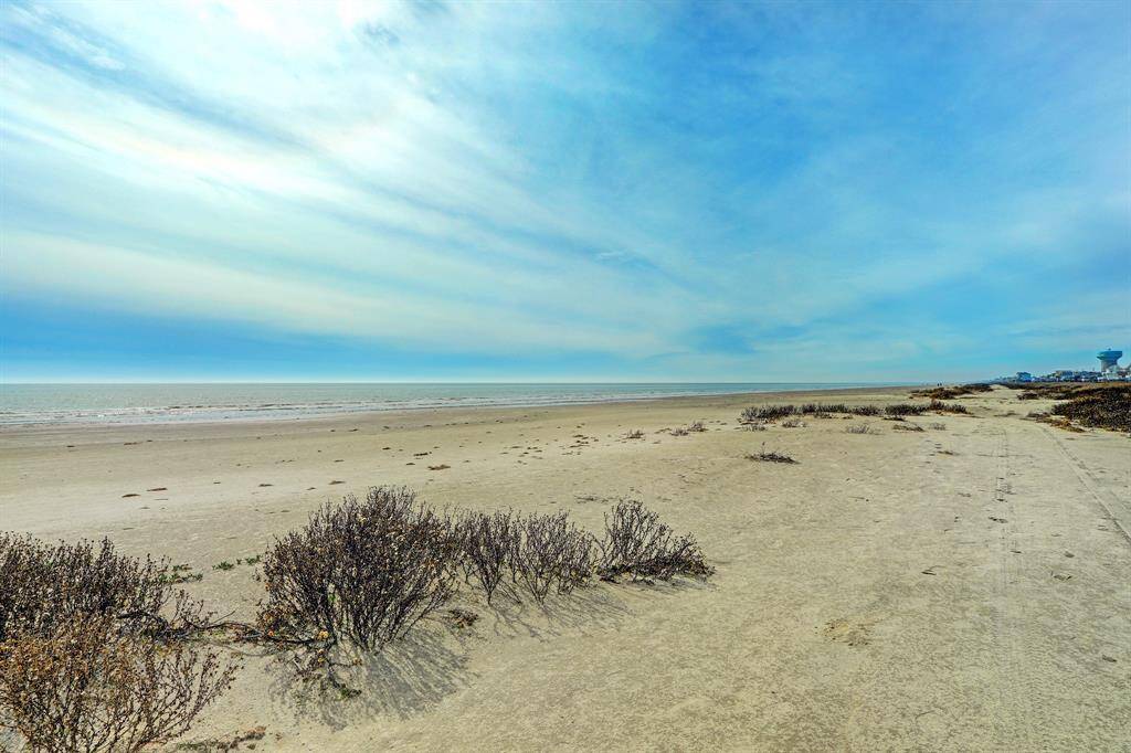 CAPTIVATING COASTAL VIEW JUST STEPS AWAY TO YOUR HOME!