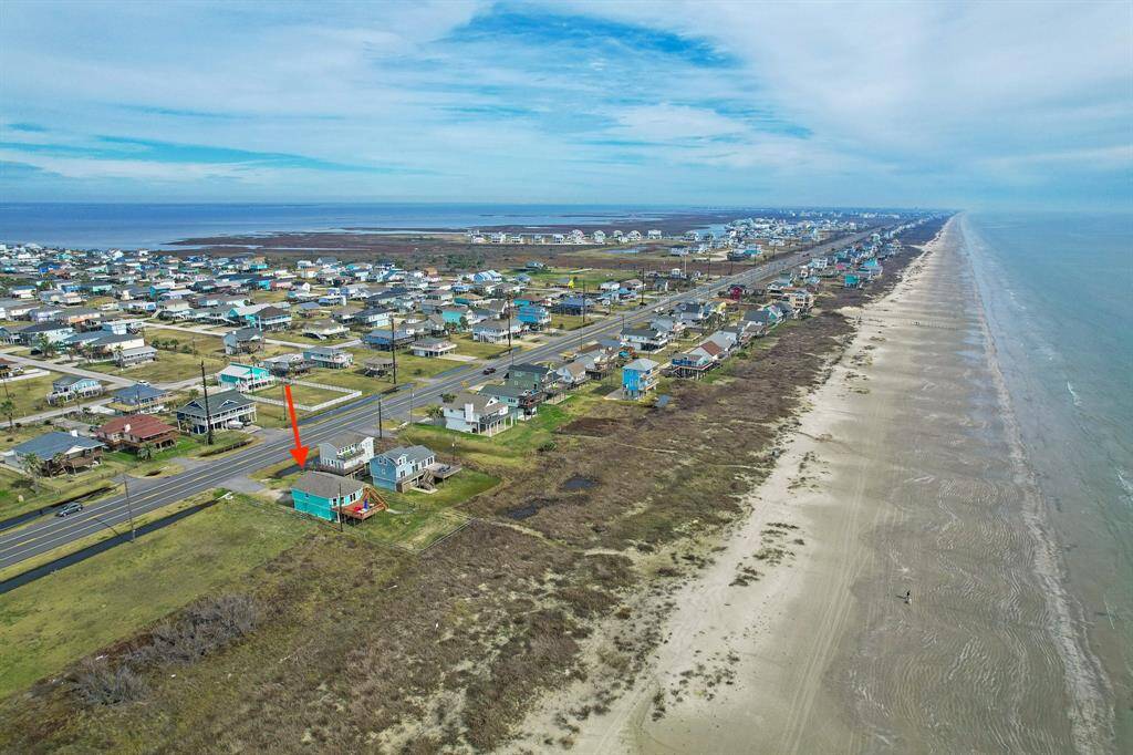 AERIAL VIEW OF THE HOME, SHOWING ITS SANDY SHORES ARE JUST MOMENTS AWAY FROM THE COMFORT OF YOUR OWN HOME.