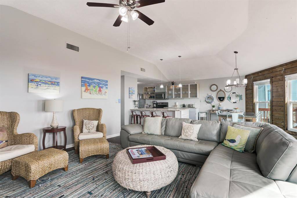 SEAMLESS FLOW FROM FAMILY ROOM TO KITCHEN AREA.
