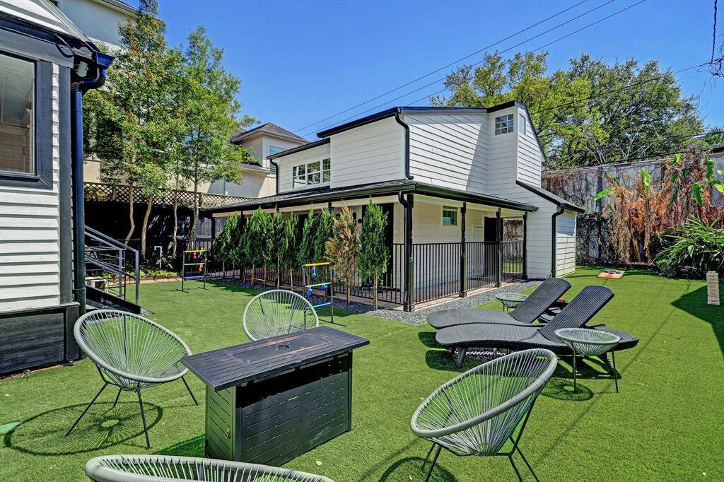 This yard to the back fence may be sectioned off and designated to only unit 2 upon executing a lease.