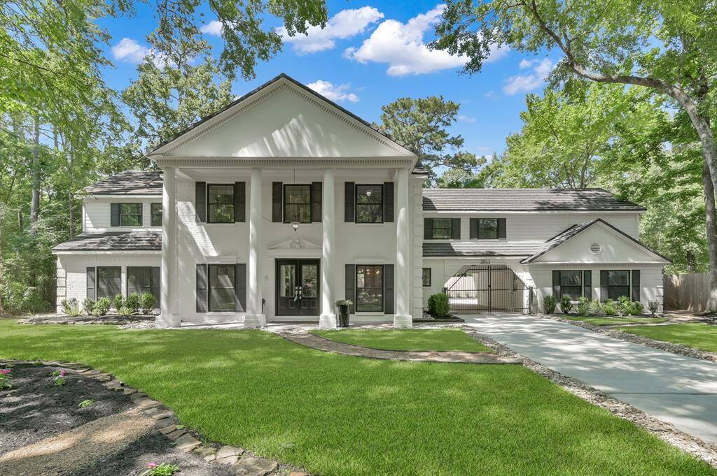 Introducing 2811 Crossvine: A distinguished Southern estate in the heart of The Woodlands, where sophistication, scale, and serenity converge.