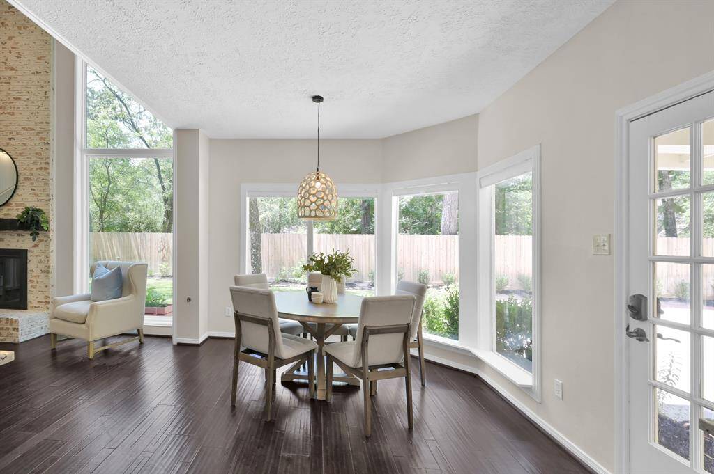 Wrapped in a wall of windows, the breakfast room offers serene backyard views and natural light—perfect for morning coffee or casual dining in refined comfort.